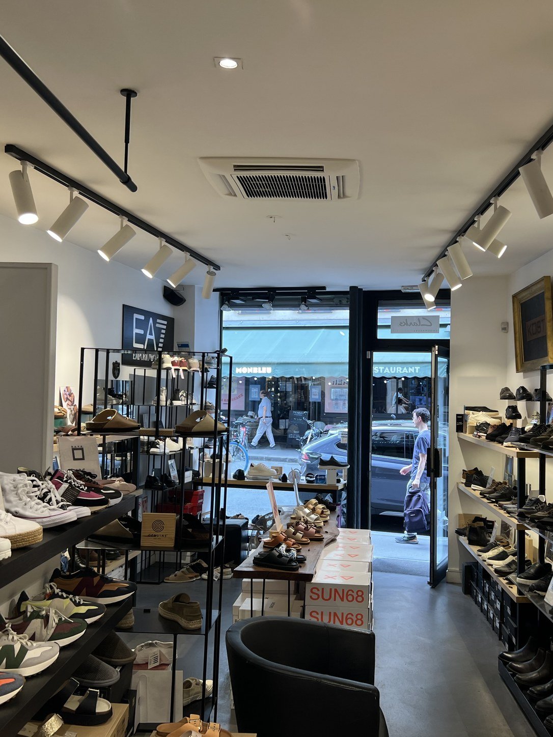Intérieur de la boutique THOMAAS & NICOLAAS, 36 bis rue du Faubourg Montmartre, Paris 9ᵉ